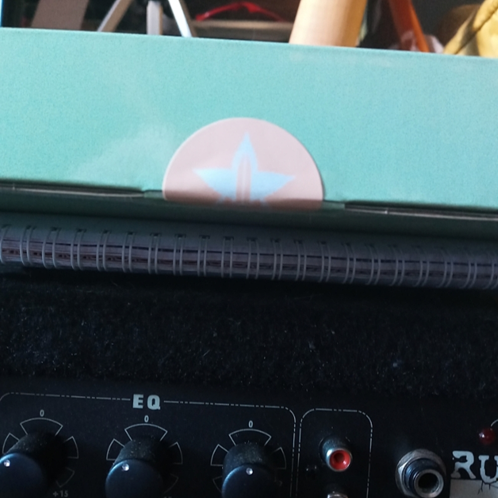 Jeffree Star 420 Mint Green Soft Touch Mirror *CURRENTLY UNAVAILABLE ON JSC!* - Picture 5 of 7